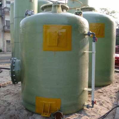 Serbatoi di stoccaggio chimici industriali in FRP Capacità personalizzata Serbatoio verticale in FRP a fondo piatto