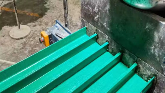Profili di fibra di vetro Grp Frp copertura di pioggia ad arco per serbatoi di fognatura
